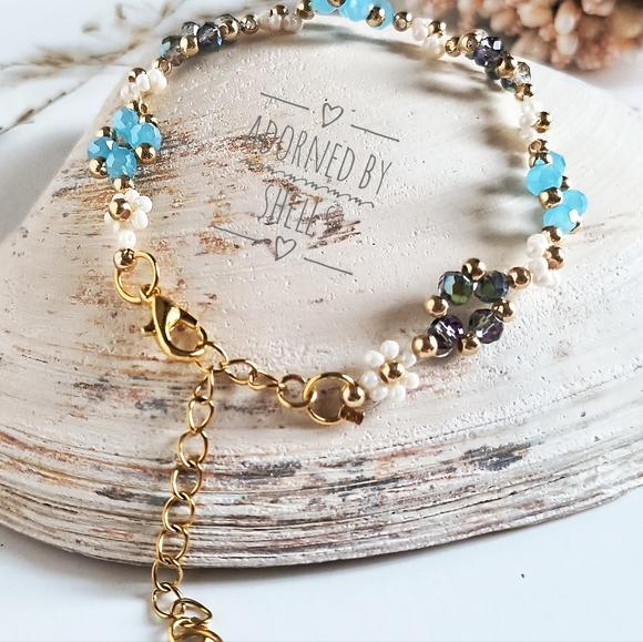 Daisy Dew Drop Blue Beaded Bracelet - Delicate Floral Elegance - Picture 6 of 11